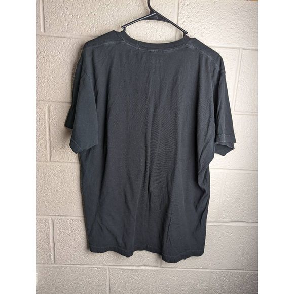 3/$18 Looney Tunes "That's All Folks" Shirt - Picture 3 of 4